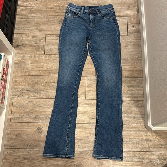 EXPRESS Skyscraper mid rise jeans with slit at the ankle size 2 - Picture 1 of 6